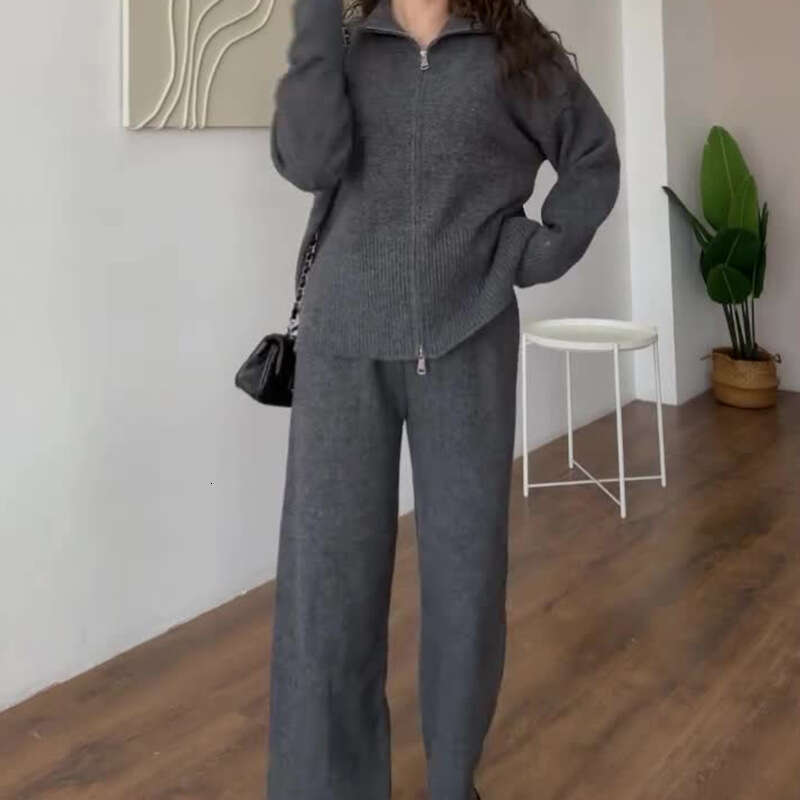 Knitted Women's Autumn New Fashion Simple Zipper Sweater Set B5