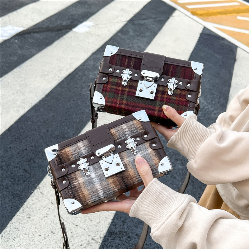 Retro printed square box bag for women trendy single-shoulder crossbody tofu bag in 2025 light luxury and fashionable small square bag