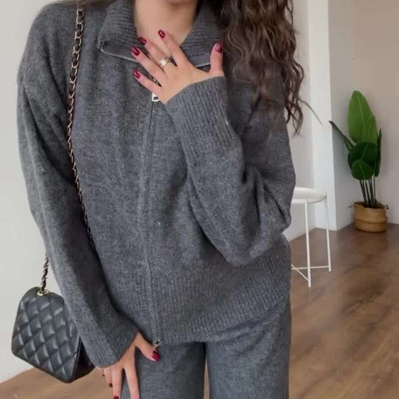 Knitted Women's Autumn New Fashion Simple Zipper Sweater Set B5