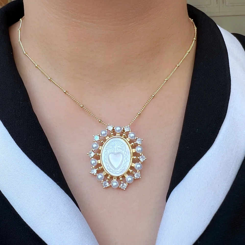 Natural Mother Pearl Shell Virgin Mary Guadalupe Charms Necklace Religious Medals San Benito Pendant Jewelry for Women Gift 250711