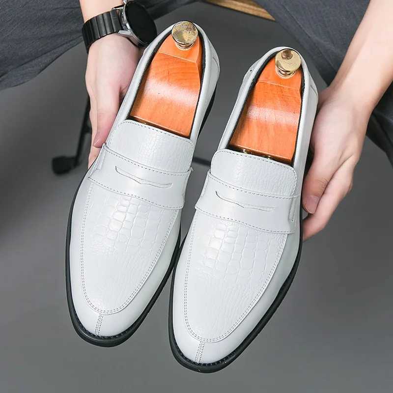 New Mens Pointed White Penny Loafers Patent Leather Casual Shoes Luxury Designer Male Formal Wedding Dress Homecoming Footwear Y250715