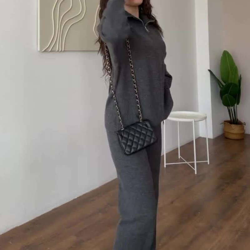 Knitted Women's Autumn New Fashion Simple Zipper Sweater Set B5