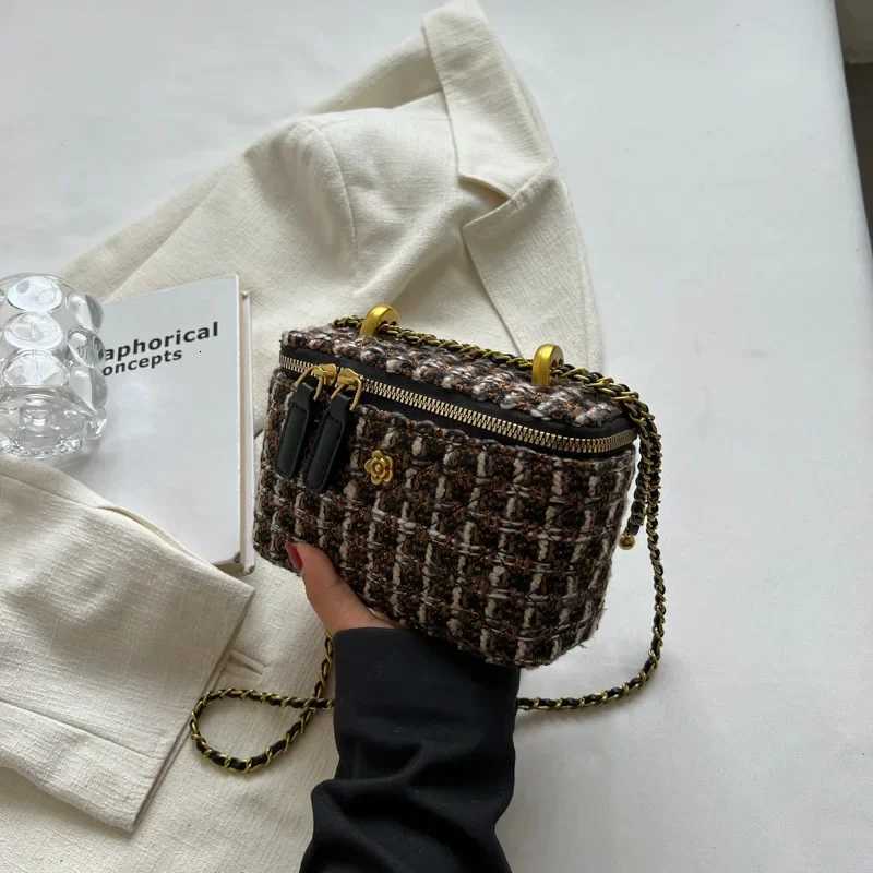 Women Shoulder Bags 2025 Popular Fashion Niche Crossbody Bag Wool Chain Small Square Bag Fashionable Purses and Handbags B963
