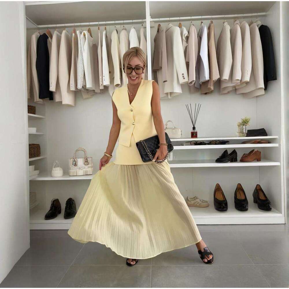 Spring New Women's Vest Button Sleeveless Solid Color Skirt Fashion Set B5