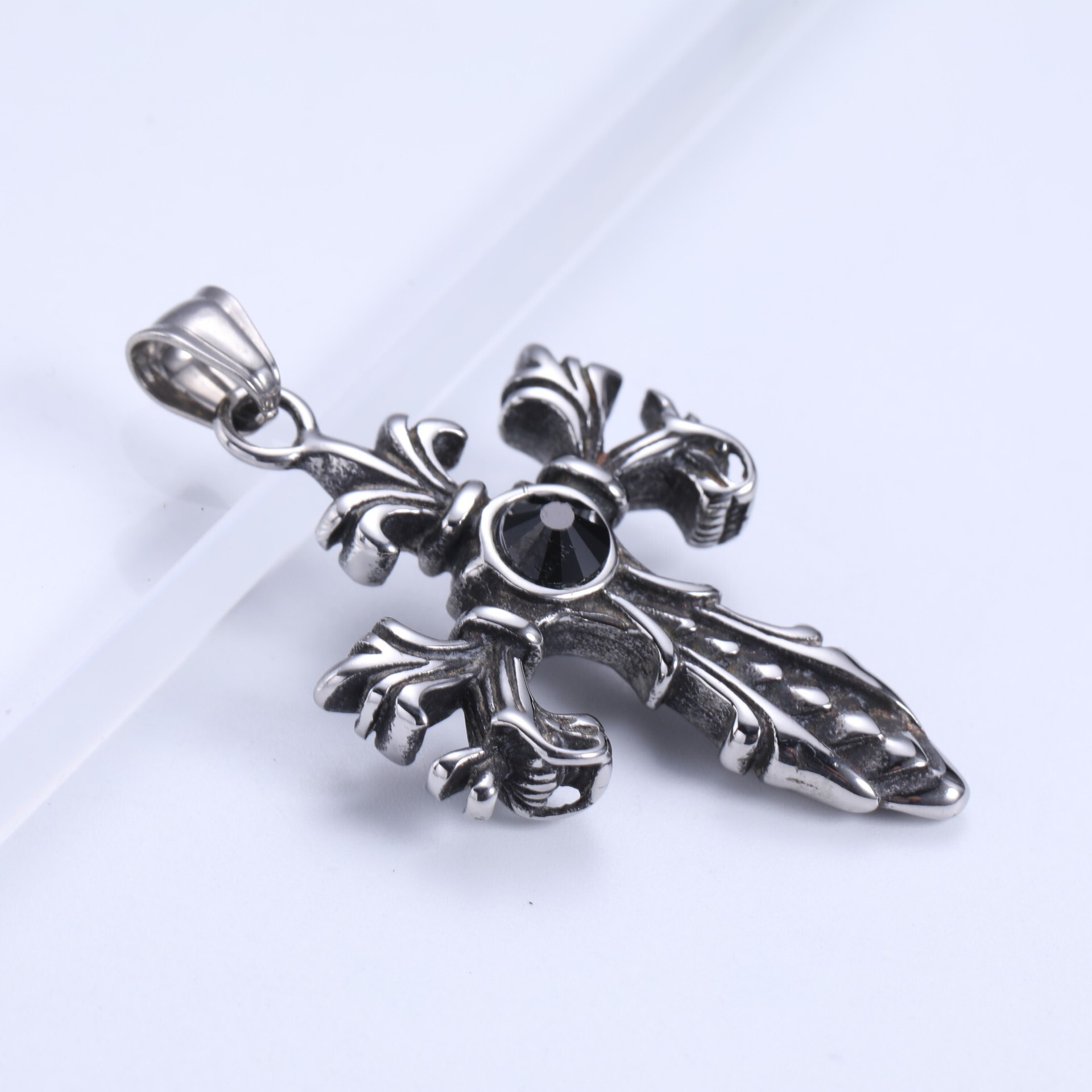 Luxury Jewelry Designer Jewelry YZ Non-fading Sweater Chain Stainless Steel Gemstone Black Heart Cross Pendant Retro Trendy Men's New Cast Titani