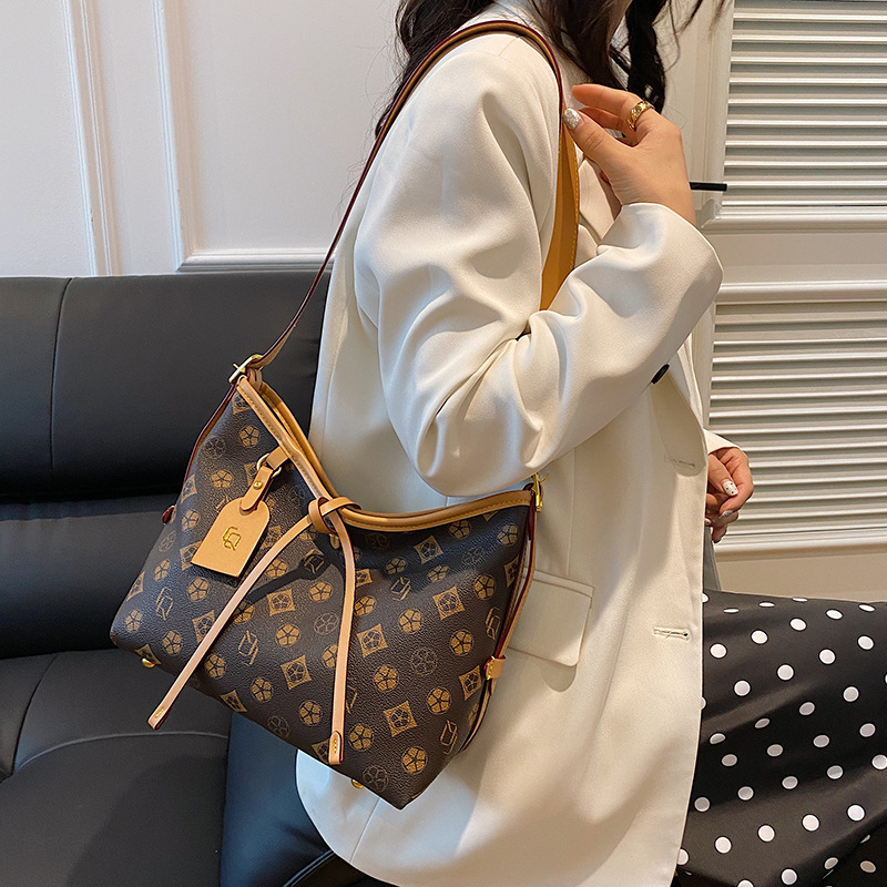 Designer Large Capacity Vintage for Women New Wandering Tote Fashion Printed Shoulder Versatile High-end Crossbody Light Luxury Women's Bag