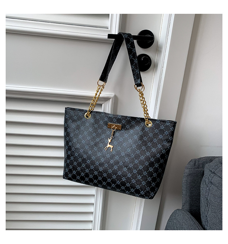 Designer 2025 Autumn Winter New Vintage Handbag Shoulder Large Capacity Tote Mixed Batch Light Luxury Women's Bag