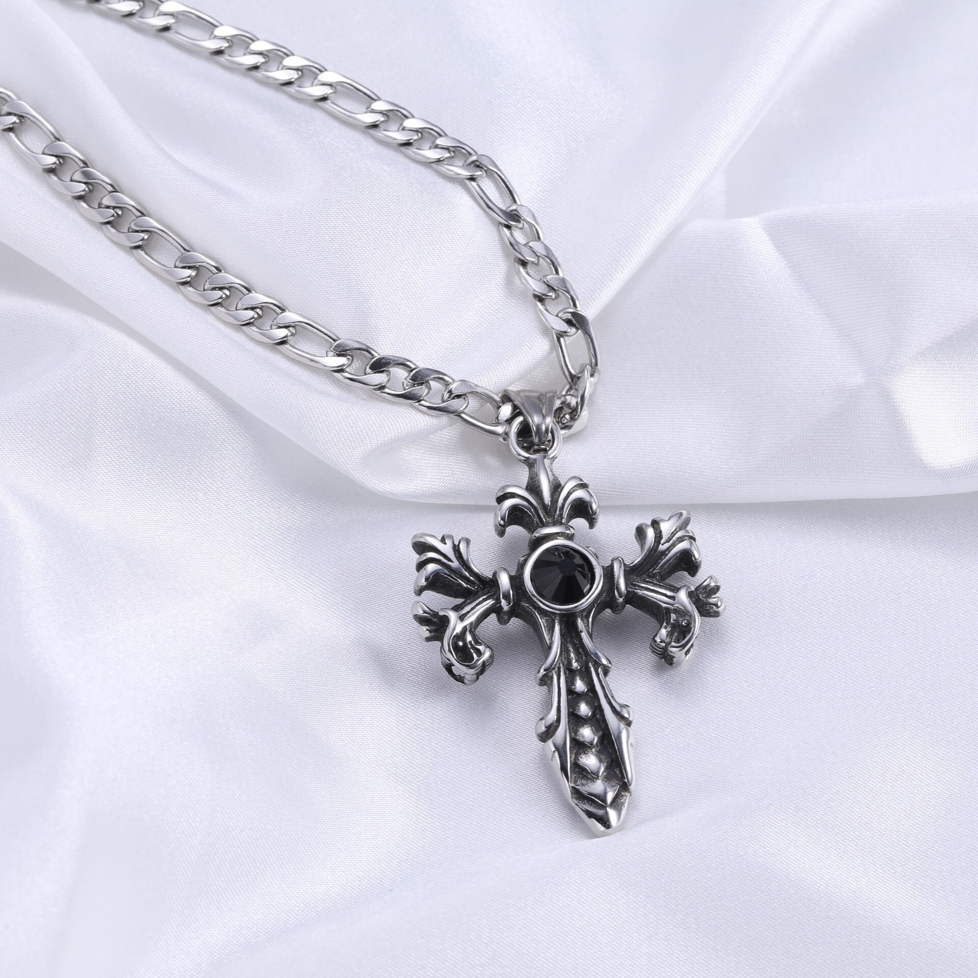 Luxury Jewelry Designer Jewelry YZ Non-fading Sweater Chain Stainless Steel Gemstone Black Heart Cross Pendant Retro Trendy Men's New Cast Titani