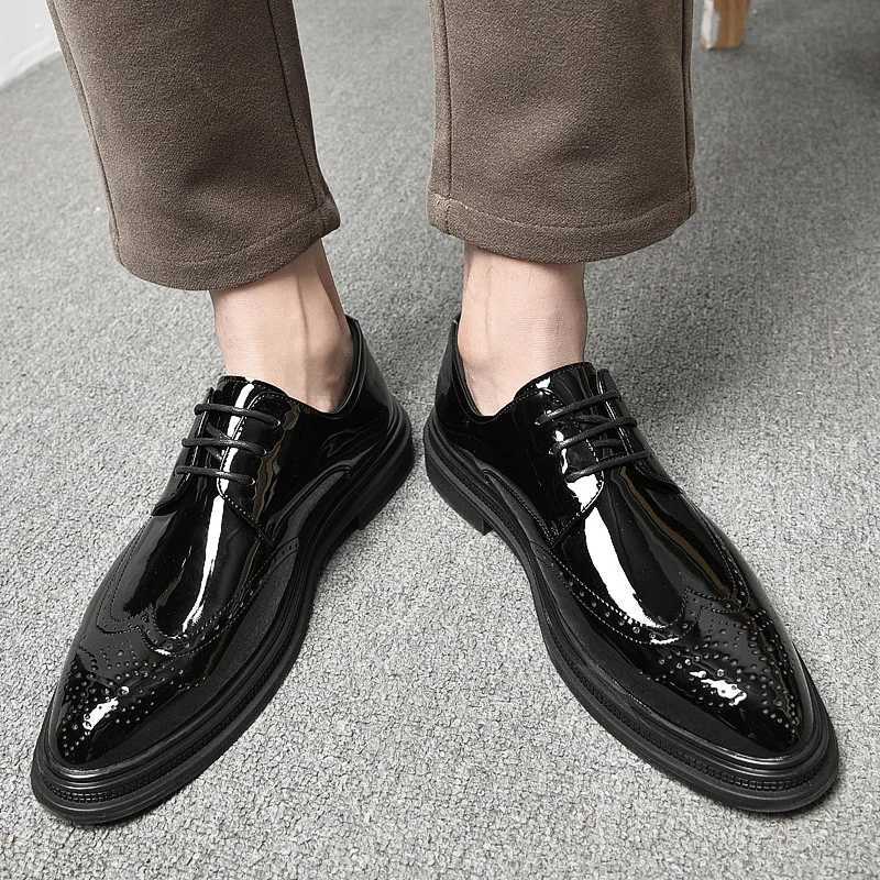 New Luxury Men White Brogue Lace Up Patent Leather Loafers Male Casual Moccasins Oxfords Driving Shoes Wedding Party Prom Flats Y250715