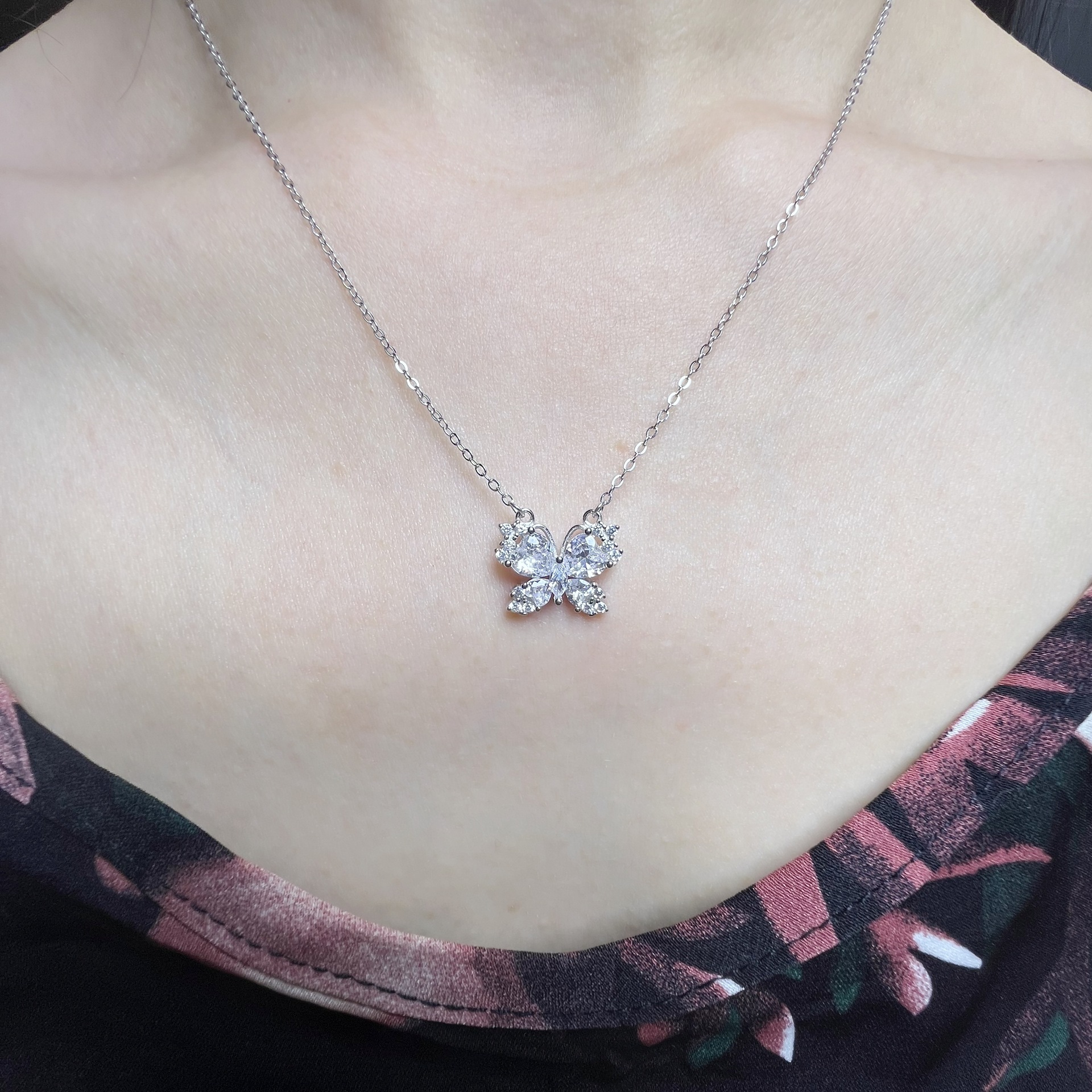 Silver - Toned Rhinestone - Encrusted Butterfly Pendant Necklace Elegant Daily And Special Occasions Gift For Her High - Quality Fashion Jewelry