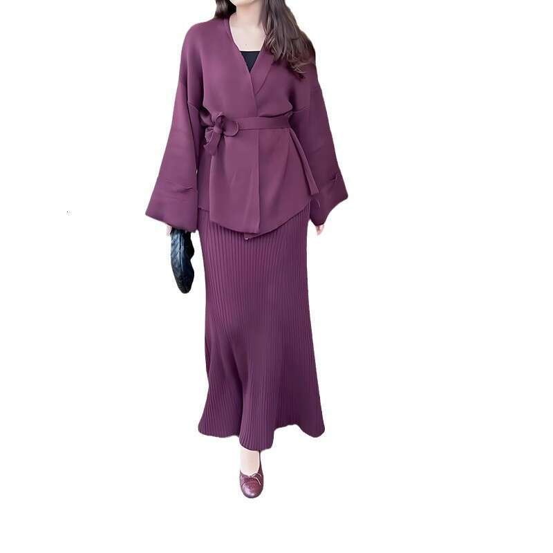 Autumn New Women's Knitted Sweater Tie Top Skirt Set B5