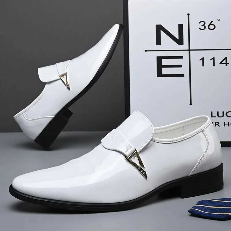 Trend New Mens White Black Pointed Mirror Patent Leather Casual Oxfords Shoes Wedding Dress Homecoming Footwear Mens Shoes Y250715