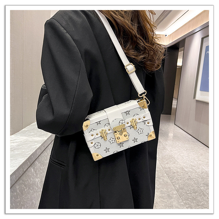 Retro printed square box bag for women trendy single-shoulder crossbody tofu bag in 2025 light luxury and fashionable small square bag