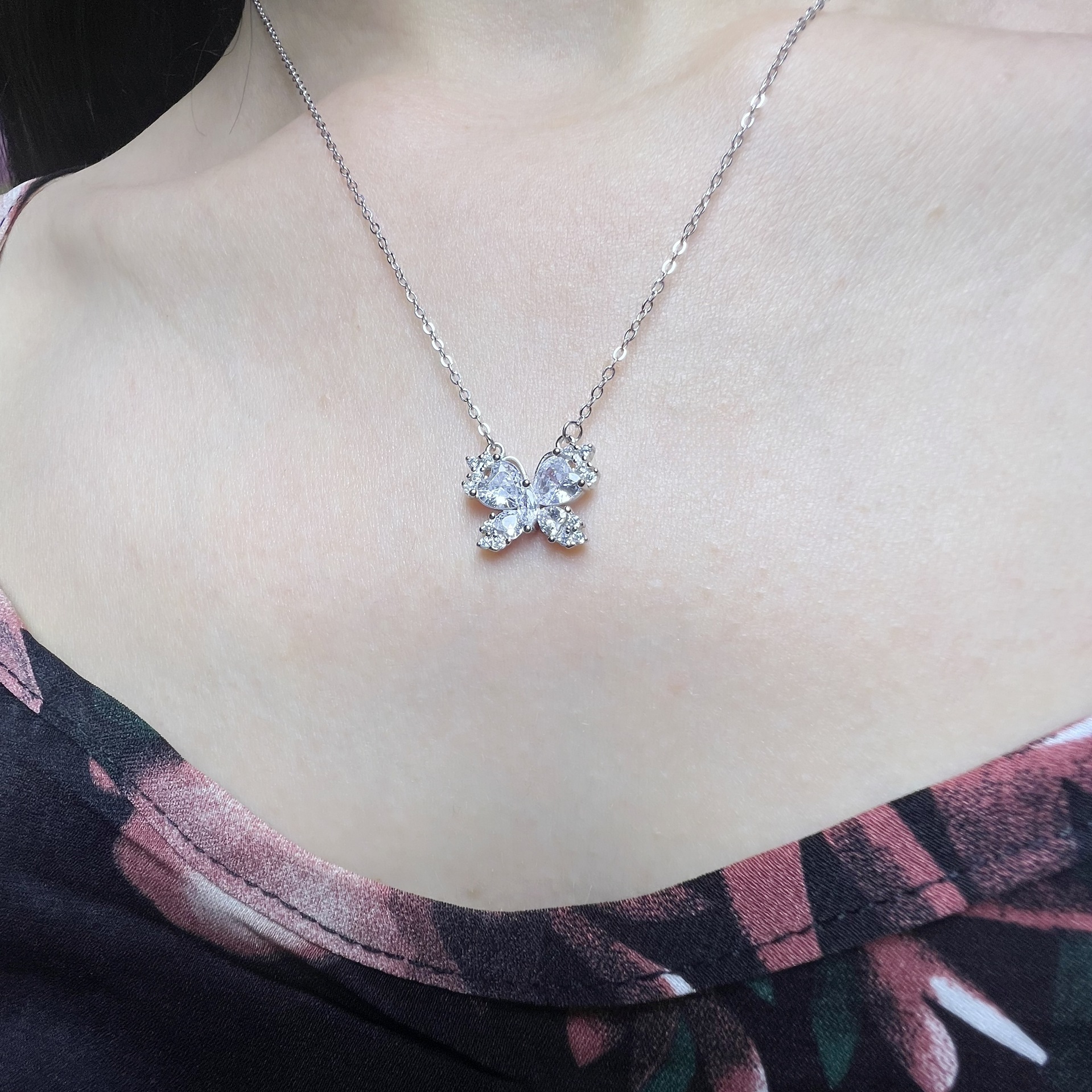 Silver - Toned Rhinestone - Encrusted Butterfly Pendant Necklace Elegant Daily And Special Occasions Gift For Her High - Quality Fashion Jewelry