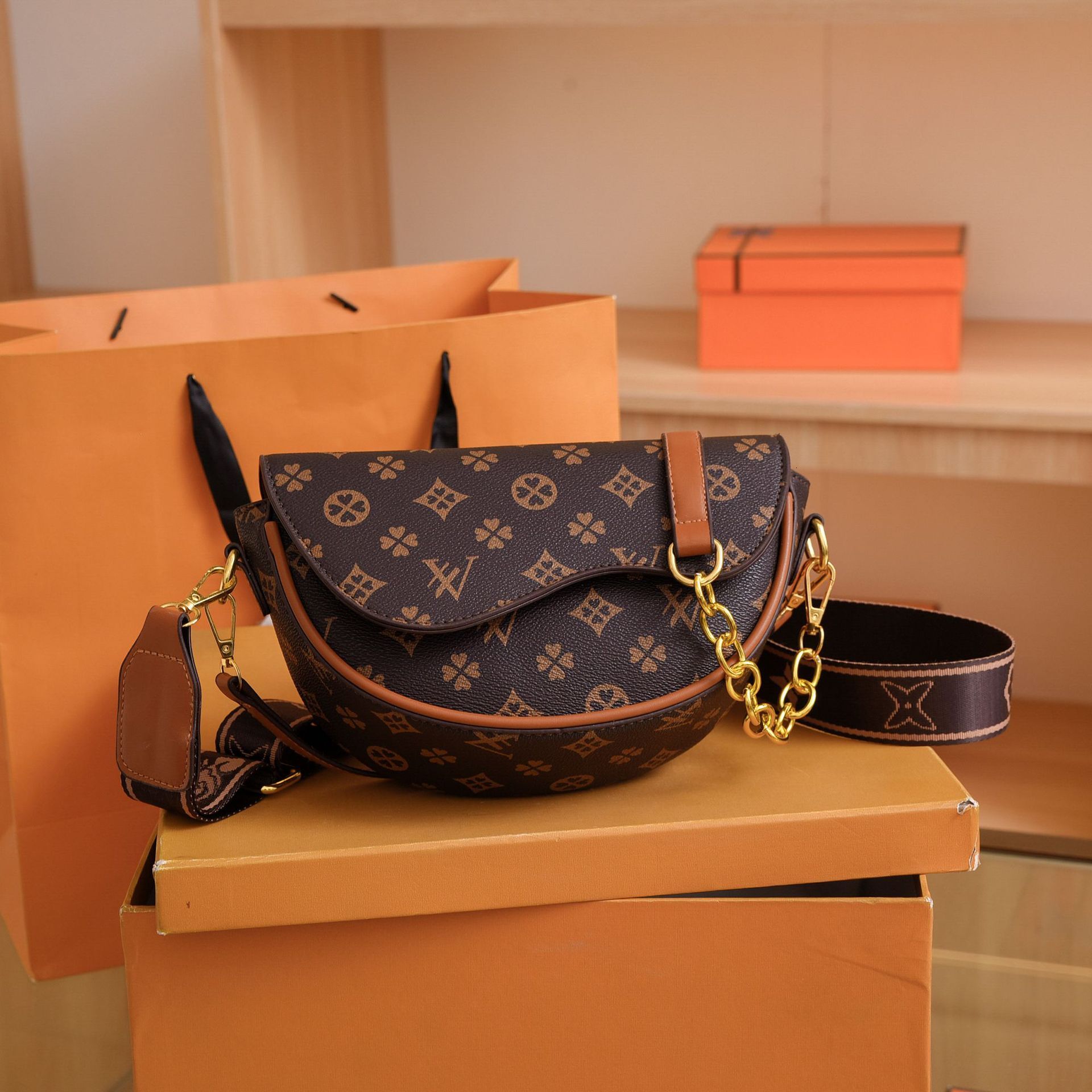 Designer High-Quality Texture Saddle for Women 2025 New Trendy Fashionable Versatile Half-Moon Casual Niche Luxury Women's Bag