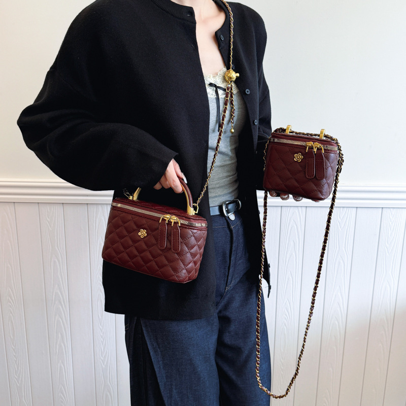 Hot Free shipping designer bags for womens Shoulder bags black red beige brown New Xiaoxiangfeng diamond grid chain shoulder bag versatile crossbody b