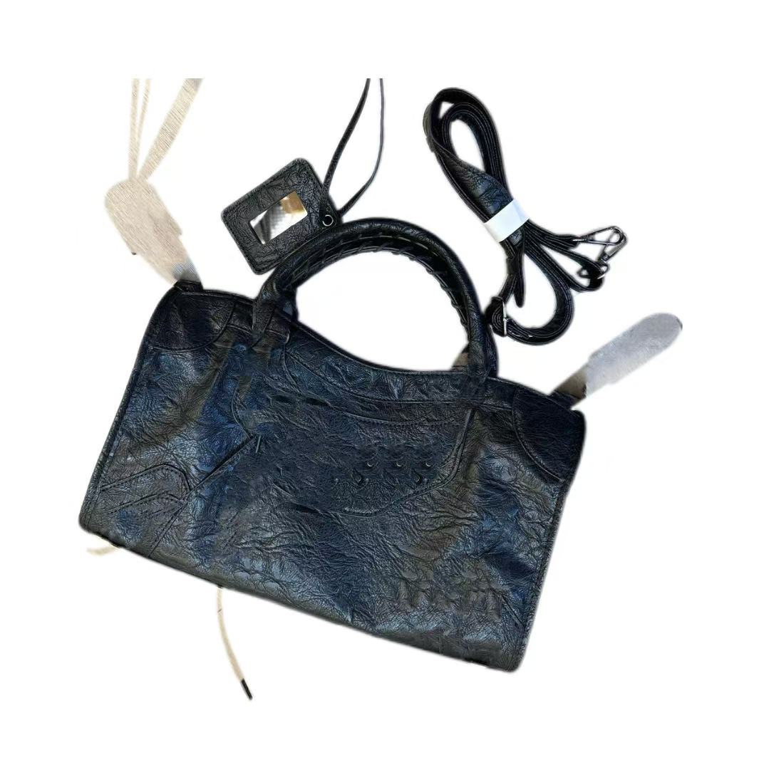 Designer New Handbag Fashionable Versatile Women's Bag Single Shoulder Crossbody bag with a high-end and retro feel large capacity Tote