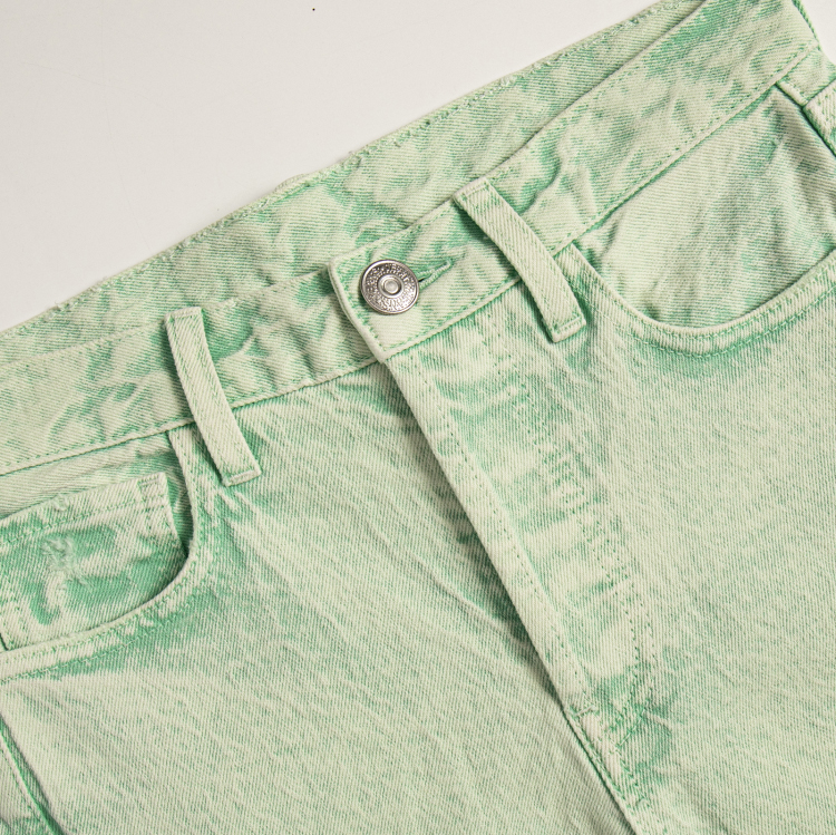 Chic Designer Colored Trousers Highlighting Your Leg Length