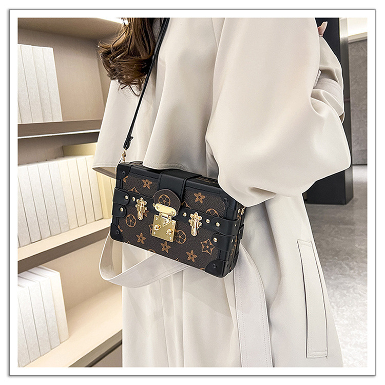 Retro printed square box bag for women trendy single-shoulder crossbody tofu bag 2025s light luxury and fashionable small square bag