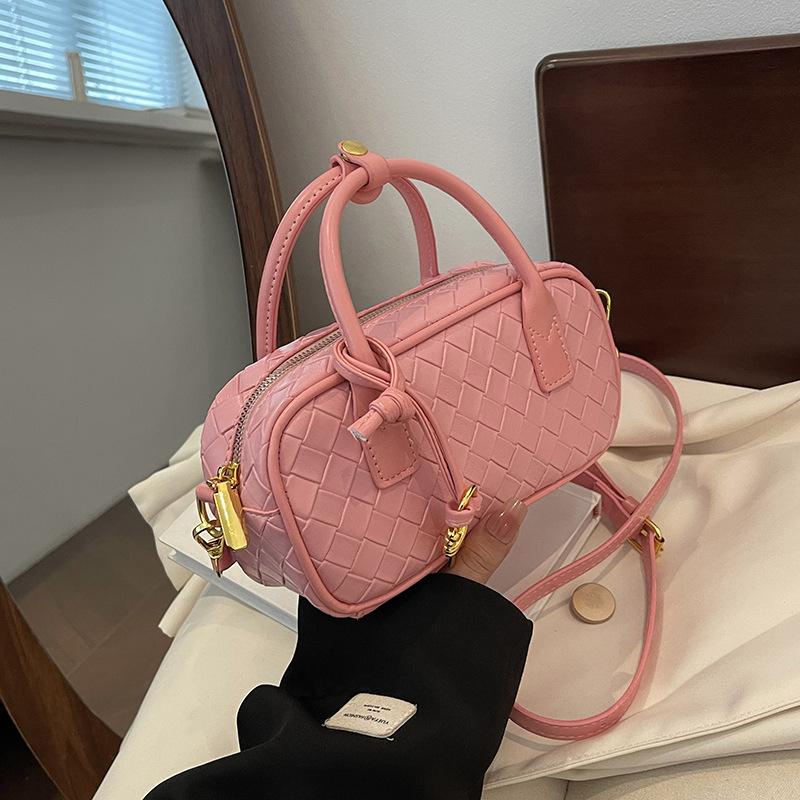 Elegant and fashionable women's woven new style solid color versatile crossbody simple design shoulder bag free shipping TUES
