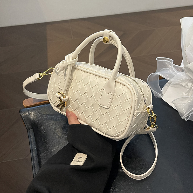 Elegant and fashionable women's woven new style solid color versatile crossbody simple design shoulder bag free shipping TUES