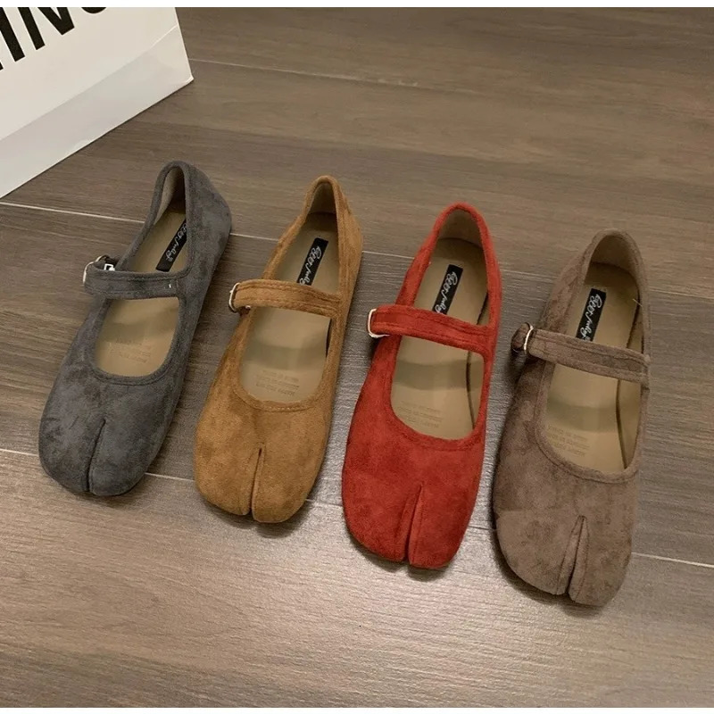Japanese Style Tabi Ninja Shoes Women Retro Suede Flats Split Hoof Toe Boat Shoes Femme Mary Jeans Mocasines Ballerina Shoe 250711