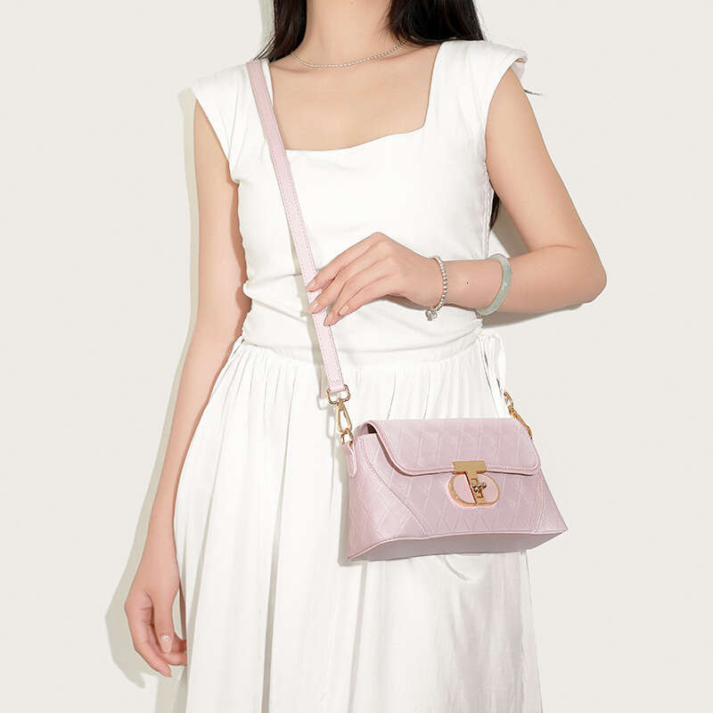 Light Luxury Baguette Underarm for Women 2025 New Fashionable Niche High-End Versatile Shoulder Crossbody Bag