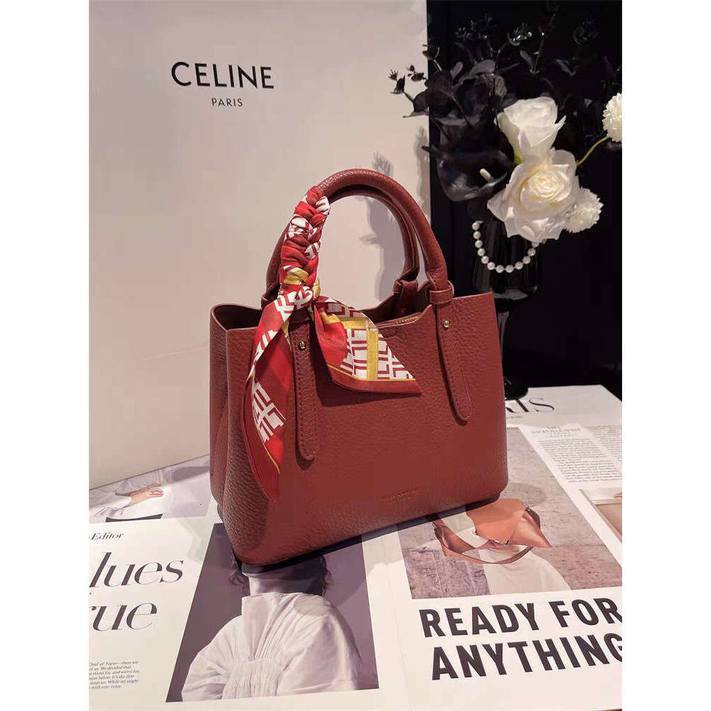 High-End Fashion Handbag 2024 New Commuter Women's Gift for Mom Elegant Shoulder Crossbody Bag Trendy