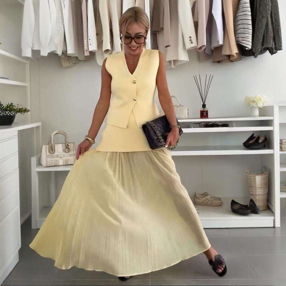 Spring New Women's Vest Button Sleeveless Solid Color Skirt Fashion Set B5