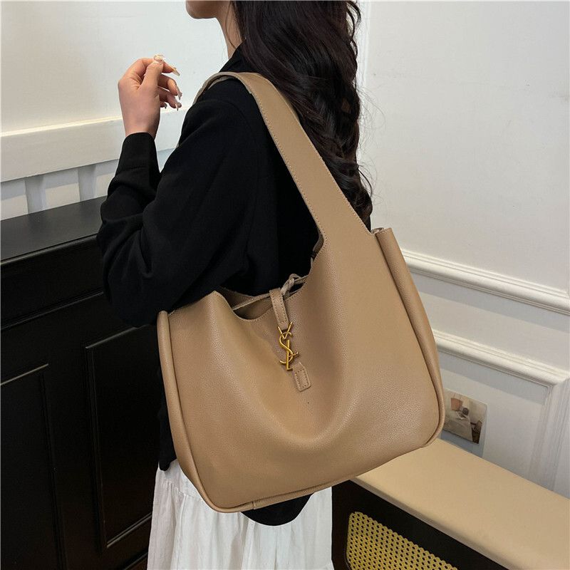 Designer Purse Large Capacity Shoulder Bag High Quality Texture Women S New Shopping Hobo Underarm Commuter Tote Bag A