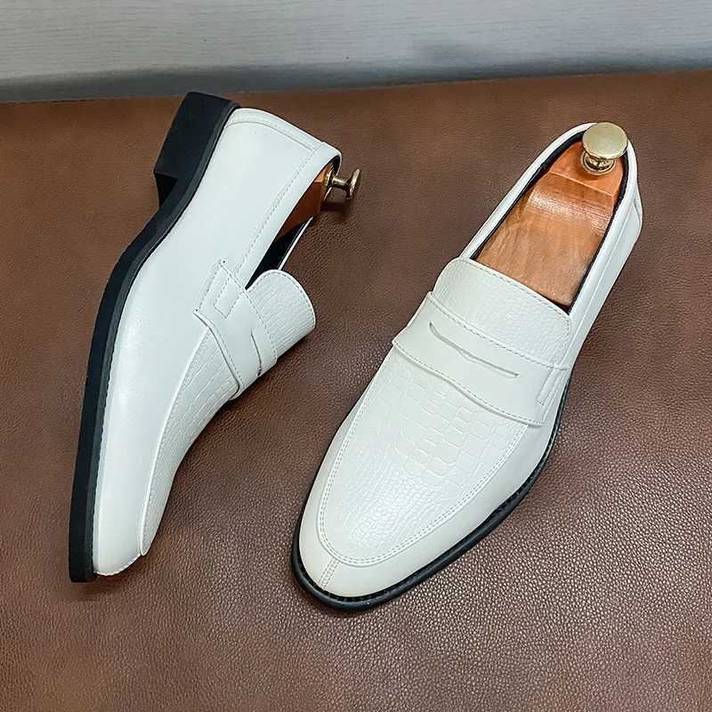 New Mens Pointed White Penny Loafers Patent Leather Casual Shoes Luxury Designer Male Formal Wedding Dress Homecoming Footwear Y250715