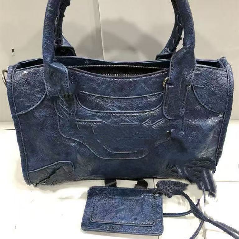 Designer New Handbag Fashionable Versatile Women's Bag Single Shoulder Crossbody bag with a high-end and retro feel large capacity Tote