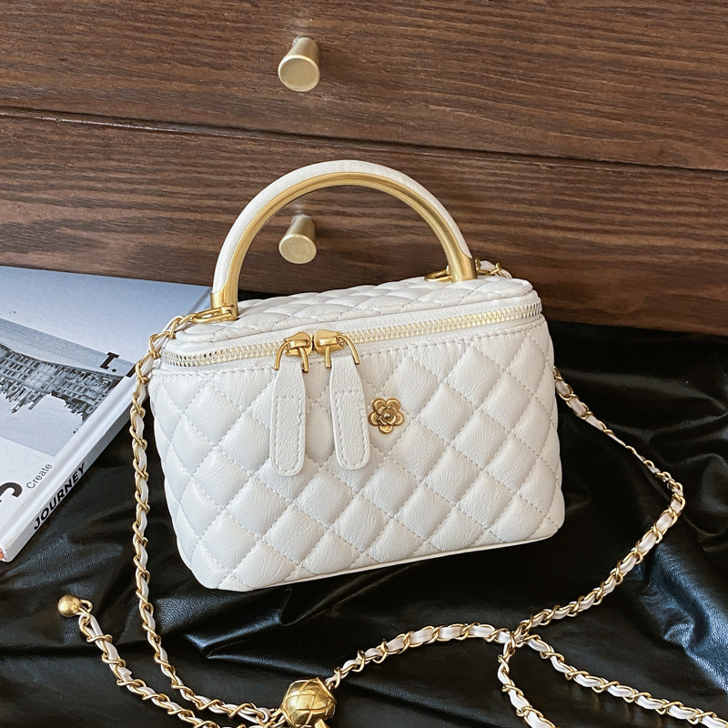 Hot Free shipping designer bags for womens Shoulder bags black red beige brown New Xiaoxiangfeng diamond grid chain shoulder bag versatile crossbody b