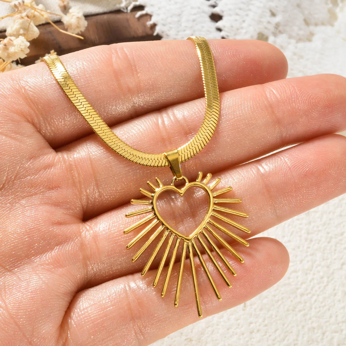 Geometric Heart Sun Pendant Necklace Stainless Steel Gold Color Choker Neck Chain Women Fashion Jewelry Gift for Mother Lover 250711