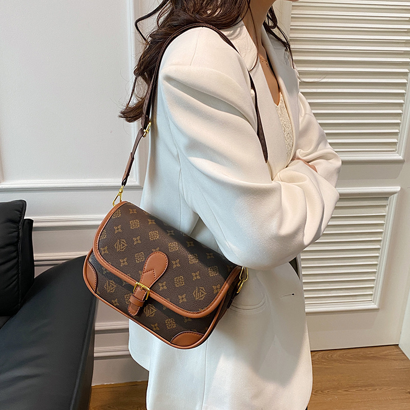Retro printed contrasting small square bag for women fashionable and simple commuting, underarm shoulder bag popular and versatile niche crossbody bag