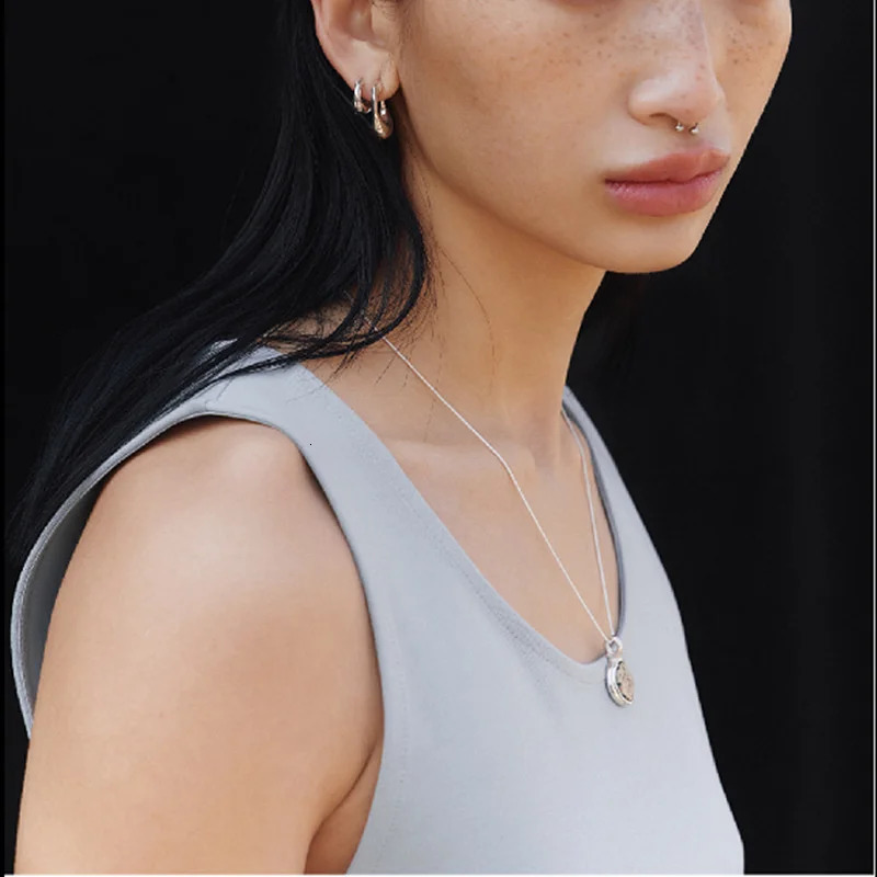 Niche Vintage Black Agate Spotted Stone Pendant Necklace for womens Fashion Commuting Light OL Trendy Collarbone Chain 250711