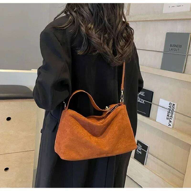 New Boston Woman Retro Chic One-Shoulder Scrub Underarm Large Capacity All-In-One Commuter Korean Pillow Bag