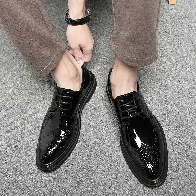 New Luxury Men White Brogue Lace Up Patent Leather Loafers Male Casual Moccasins Oxfords Driving Shoes Wedding Party Prom Flats Y250715