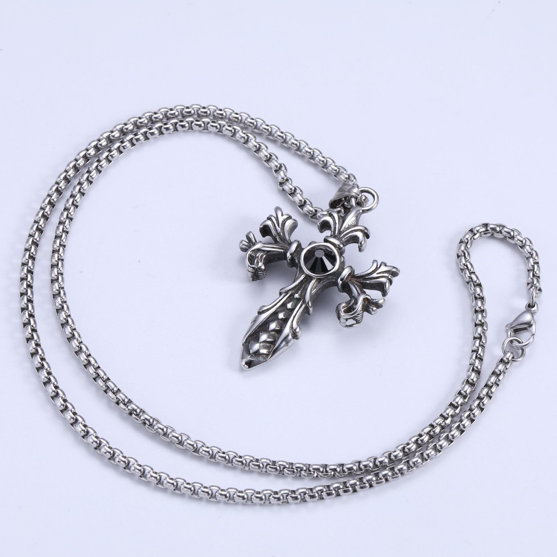 Luxury Jewelry Designer Jewelry YZ Non-fading Sweater Chain Stainless Steel Gemstone Black Heart Cross Pendant Retro Trendy Men's New Cast Titani