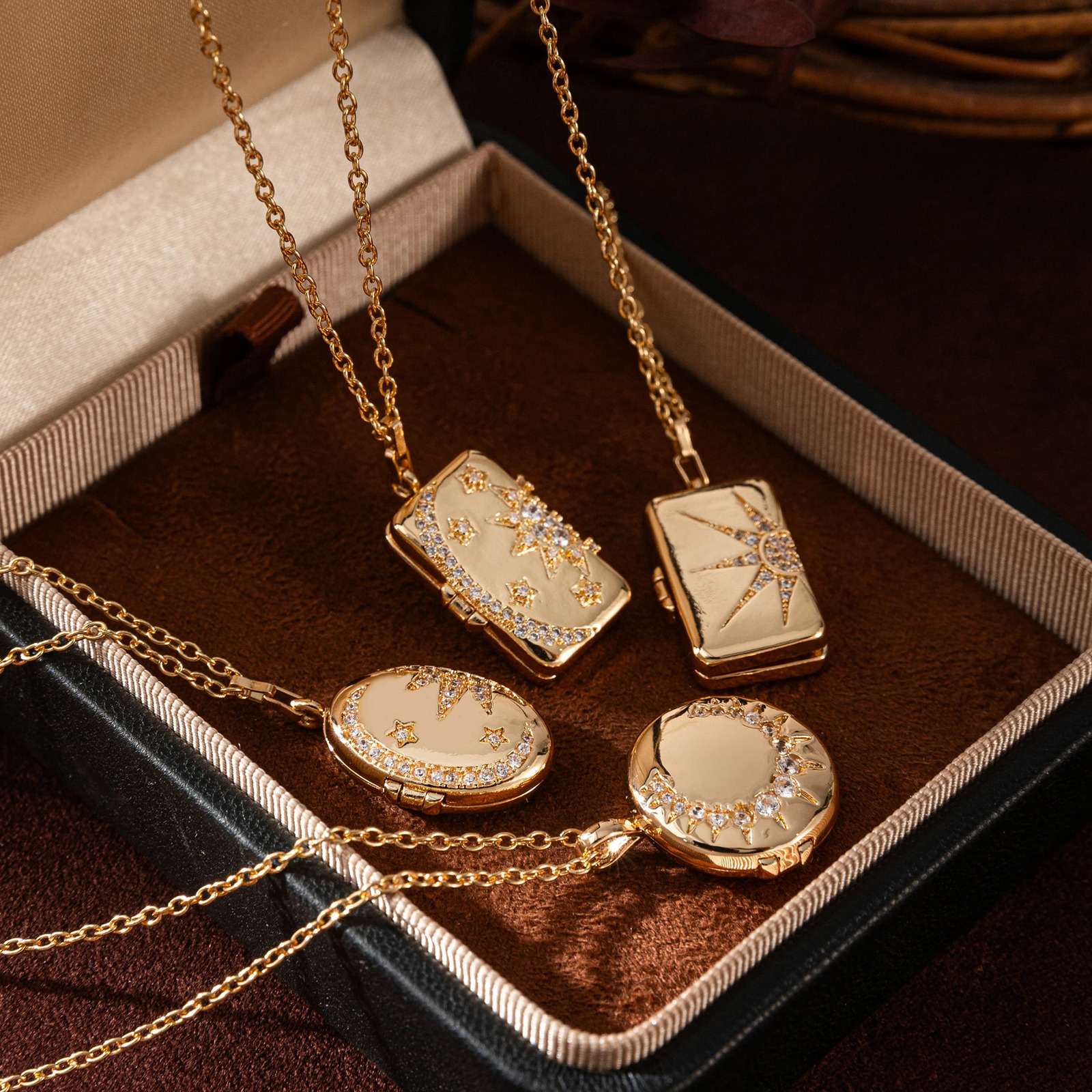 Sun Moon Shell Album Po Frame Necklace Retro Selling Product Opening Necklace Gold Plated Color Preserved 250711