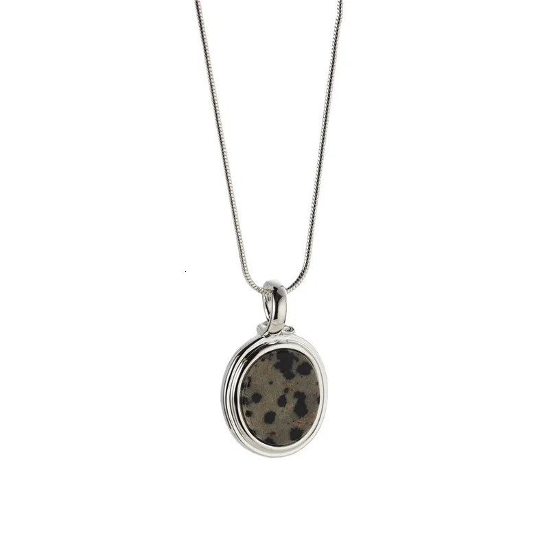 Niche Vintage Black Agate Spotted Stone Pendant Necklace for womens Fashion Commuting Light OL Trendy Collarbone Chain 250711
