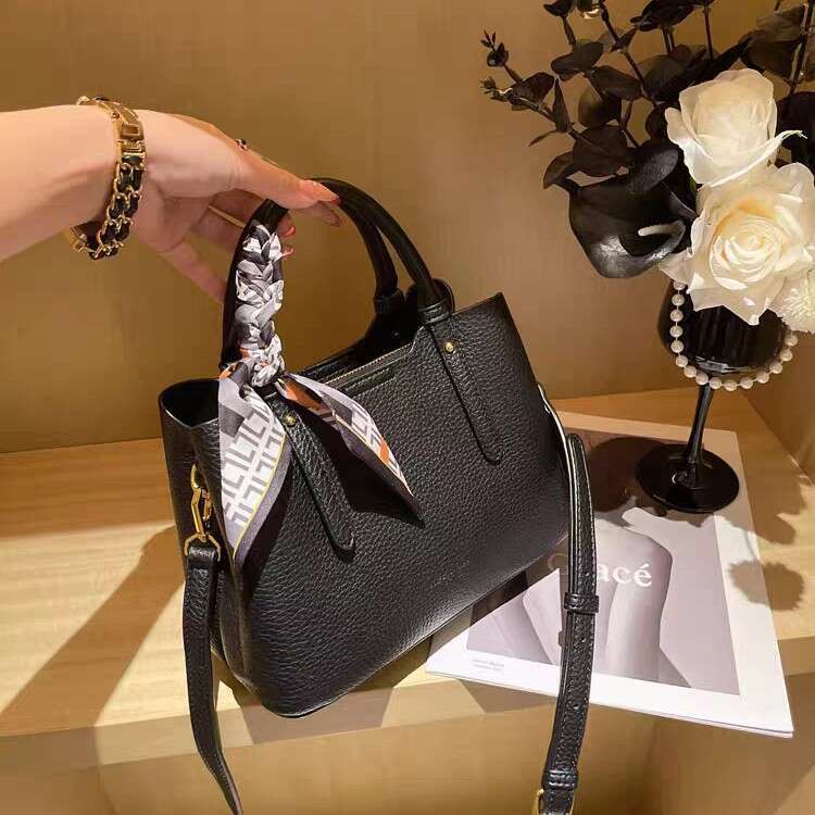 High-End Fashion Handbag 2024 New Commuter Women's Gift for Mom Elegant Shoulder Crossbody Bag Trendy