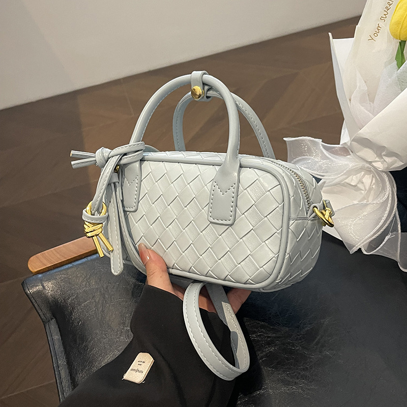 Elegant and fashionable women's woven new style solid color versatile crossbody simple design shoulder bag free shipping TUES