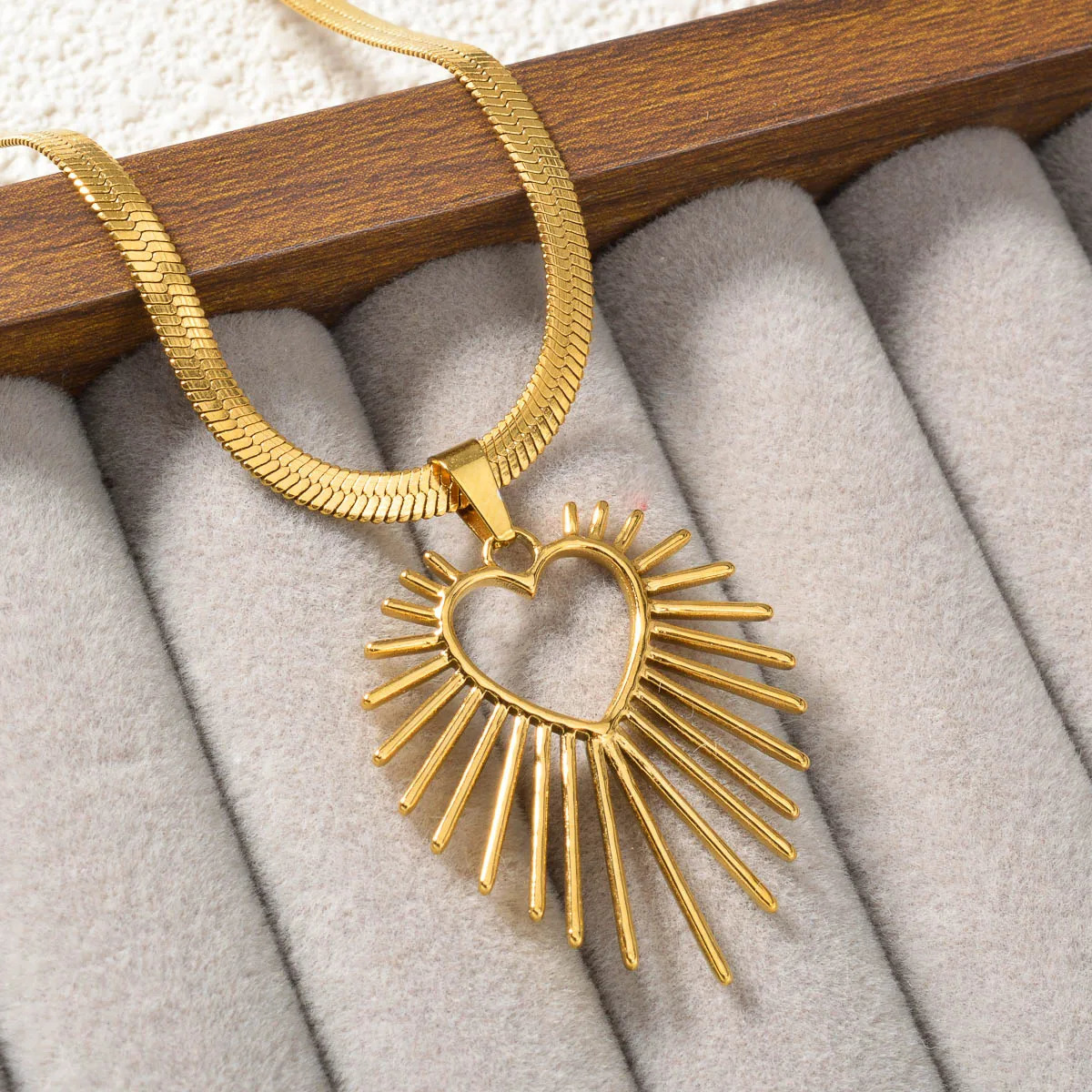 Geometric Heart Sun Pendant Necklace Stainless Steel Gold Color Choker Neck Chain Women Fashion Jewelry Gift for Mother Lover 250711