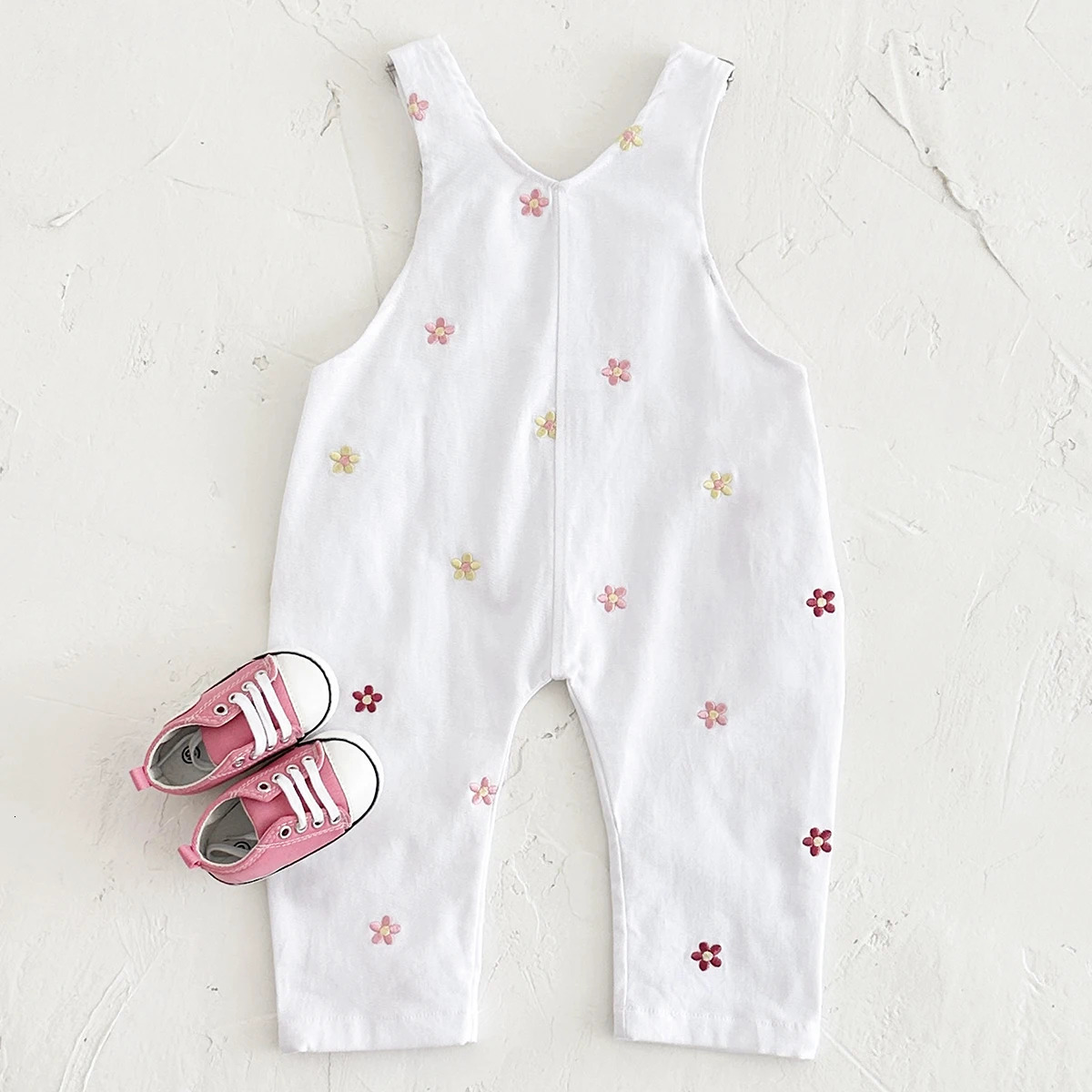 Autumn Baby Strap Pants Toddler Girls Loose Fit Pink Flower Embroidery Rompers Infant Girls Outwear Denim Trousers 250715