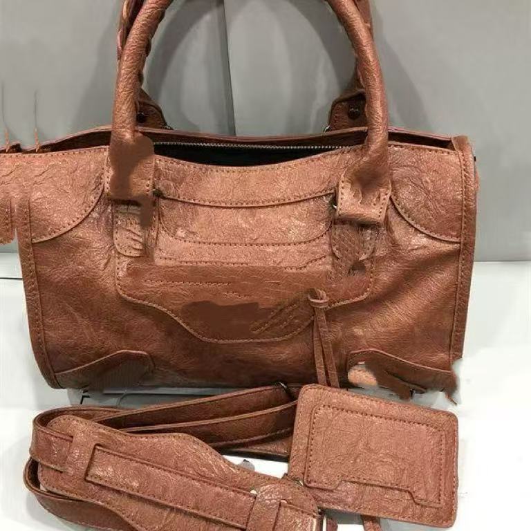 Designer New Handbag Fashionable Versatile Women's Bag Single Shoulder Crossbody bag with a high-end and retro feel large capacity Tote