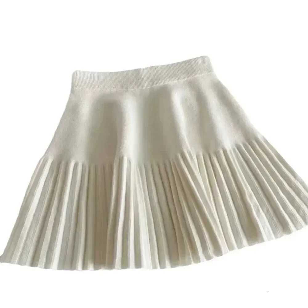 Spicy Girl Solid Color Versatile Knit Skirt Womens Early Autumn 2025 New Style High-Waisted Loose-Fit Slimming A- Line Mini Dre R250715
