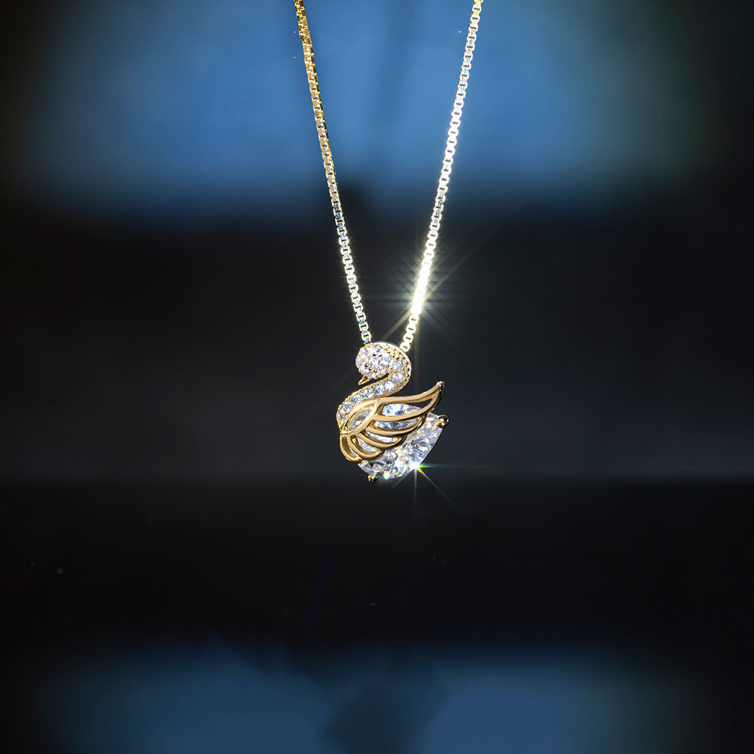 Gold - Toned Crystal - Encrusted Swan Pendant Necklace Elegant Daily And Special Occasions Gift For Her High - Quality Fashion Jewelry
