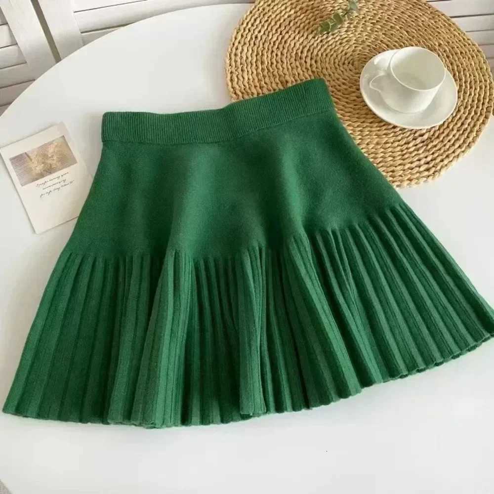 Spicy Girl Solid Color Versatile Knit Skirt Womens Early Autumn 2025 New Style High-Waisted Loose-Fit Slimming A- Line Mini Dre R250715