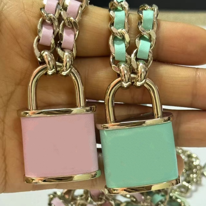 Women Luxury Charms Necklace Yellow Gold Plated Design Letter Lock Pendant Leather Chain Necklace for Girls Women Hot Gift